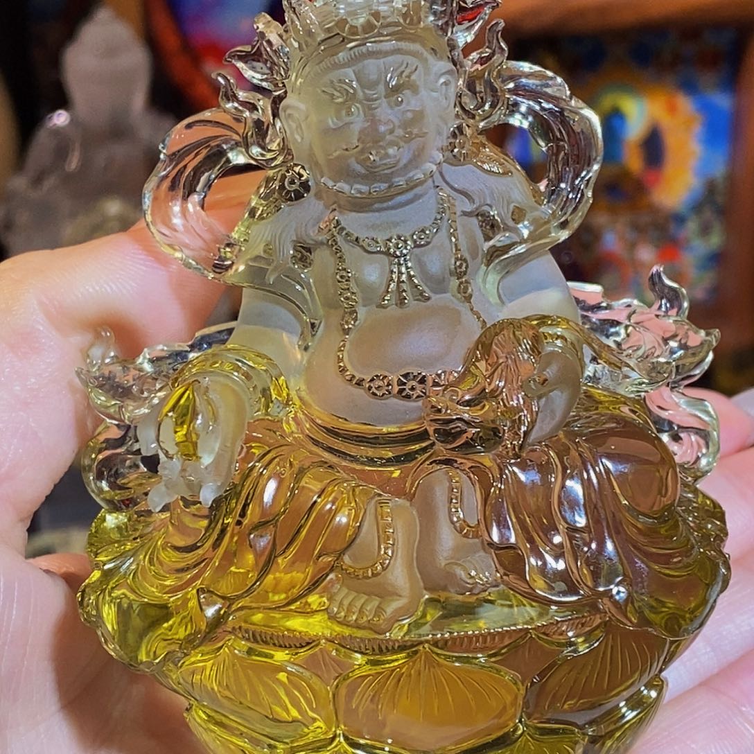 米***凌未镶嵌颈饰水晶摆件