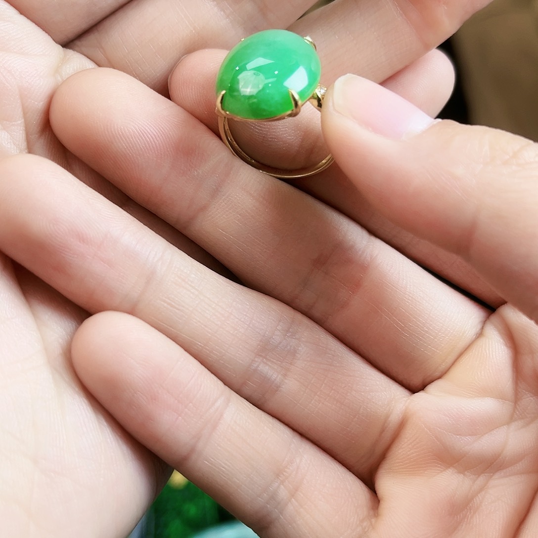 翡翠戒指18K金镶嵌戒指