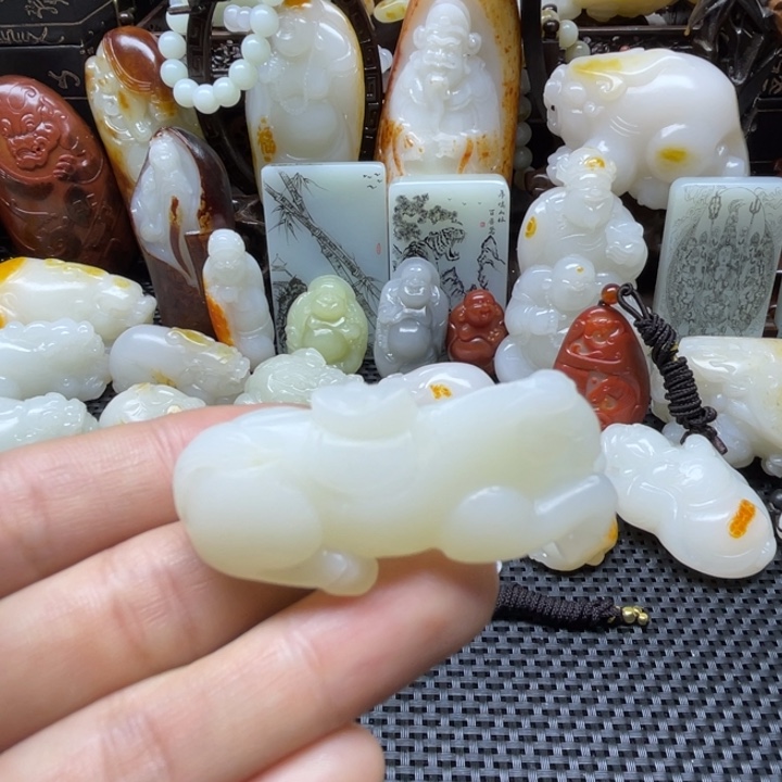 和田玉未镶嵌颈饰