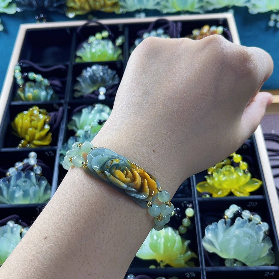 蛇纹石玉颈饰未镶嵌