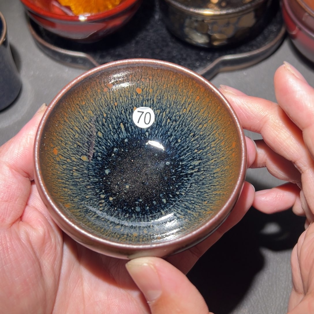 茶盏我们是有很多共同话题但又不能