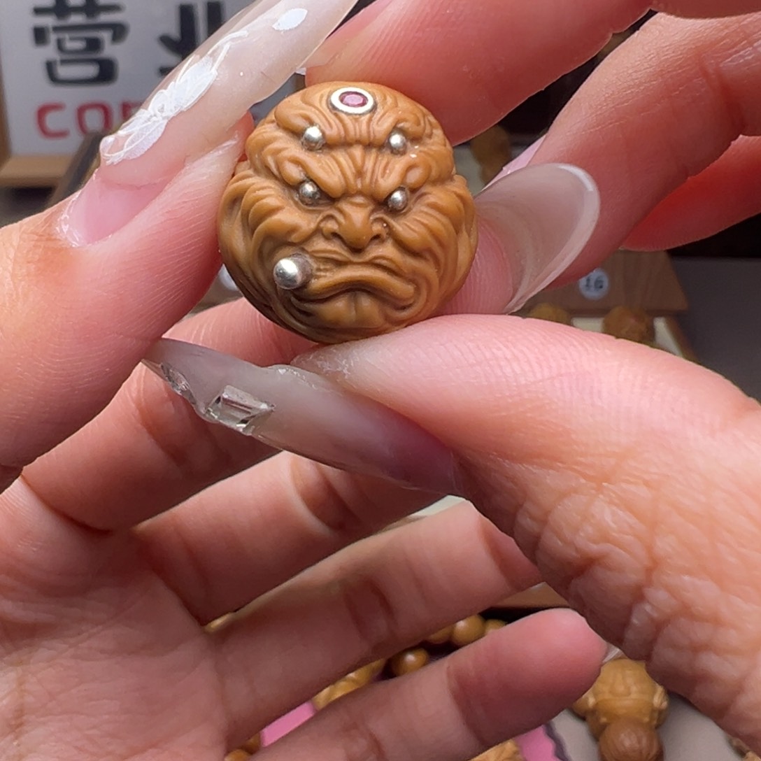 文玩核桃把件镶嵌款四目烟鬼18左右尺寸全品有正常封口线