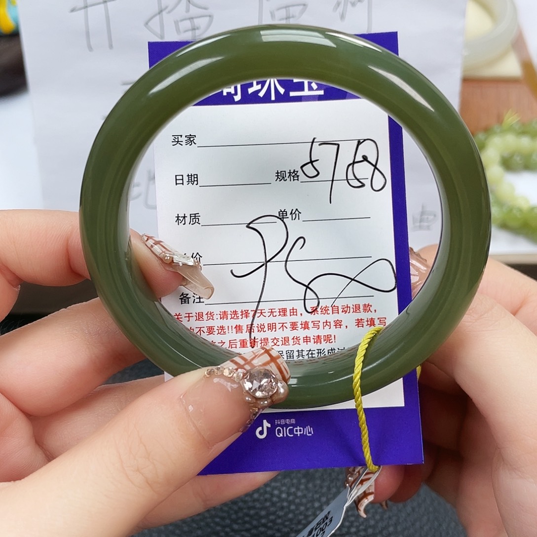 和田玉未镶嵌手镯