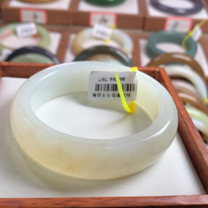 【闪购商品】和田玉手镯未镶嵌55.6