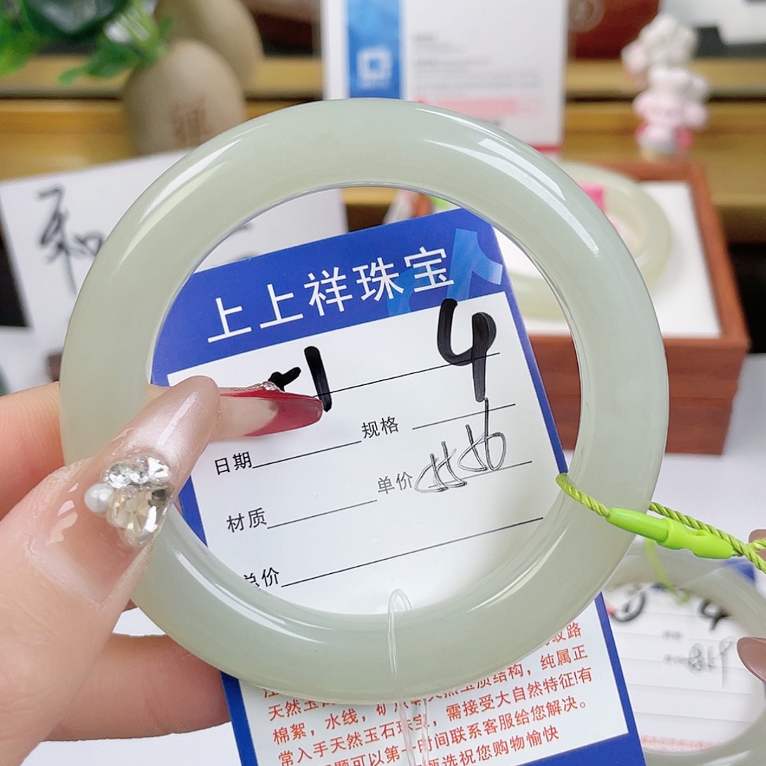 和田玉手镯未镶嵌