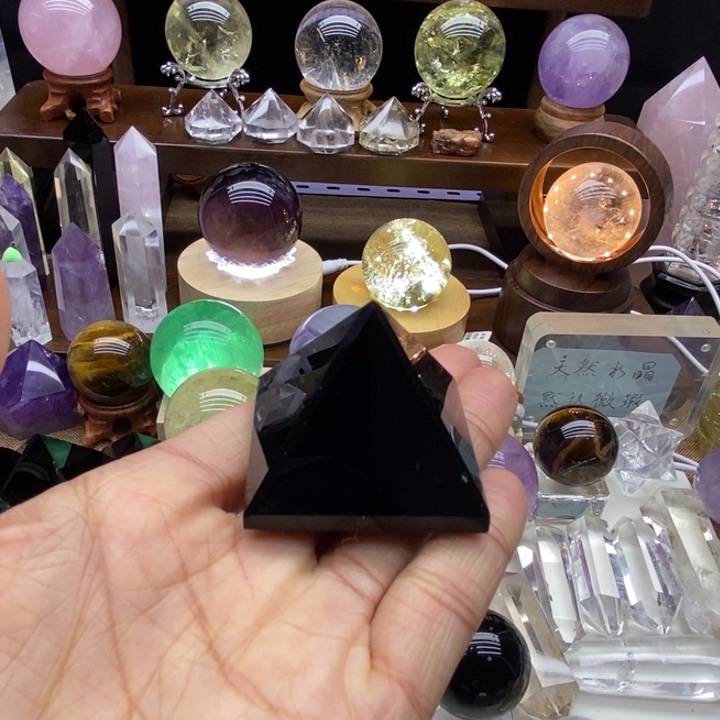 水晶摆件未镶嵌天然黑曜石金字塔