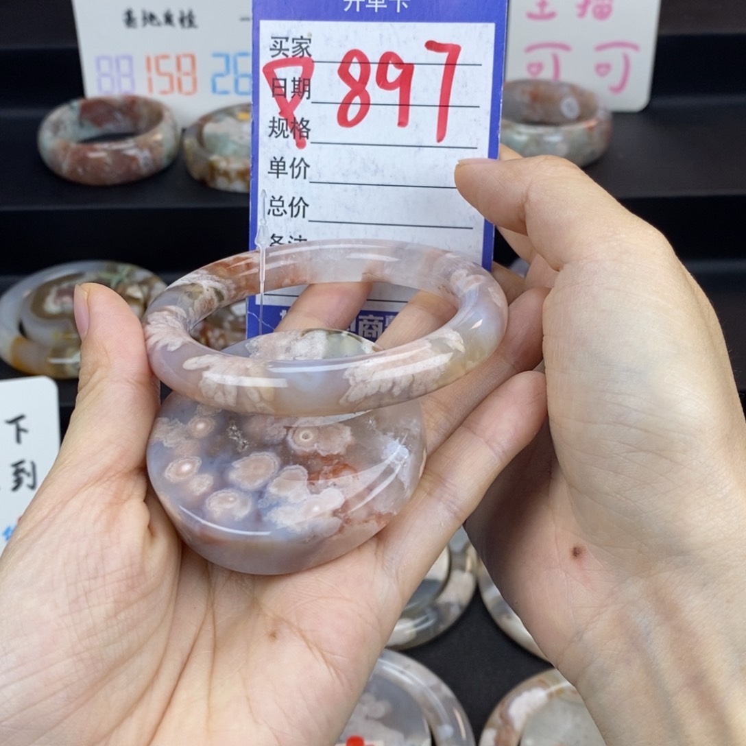 石英质玉手镯未镶嵌甜**?