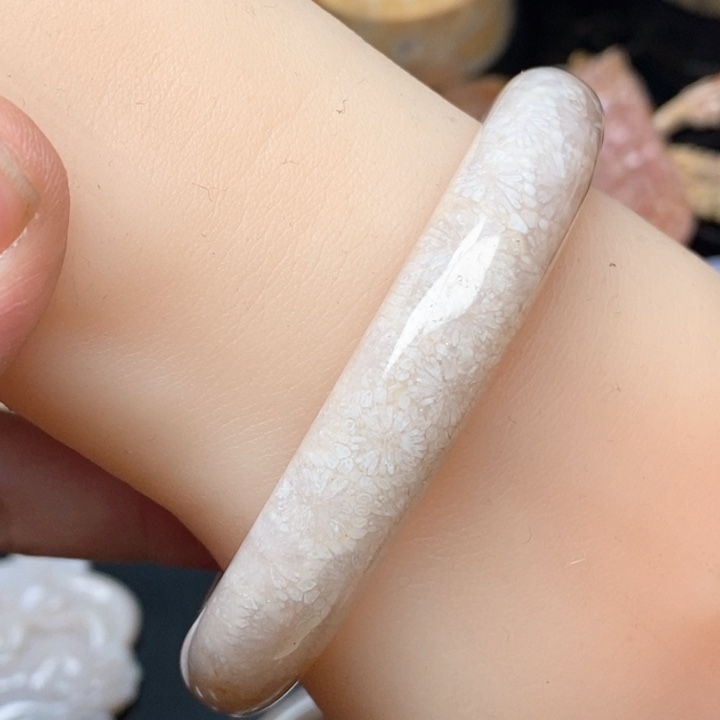 硅化珊瑚（珊瑚玉）手镯未镶嵌 57.5