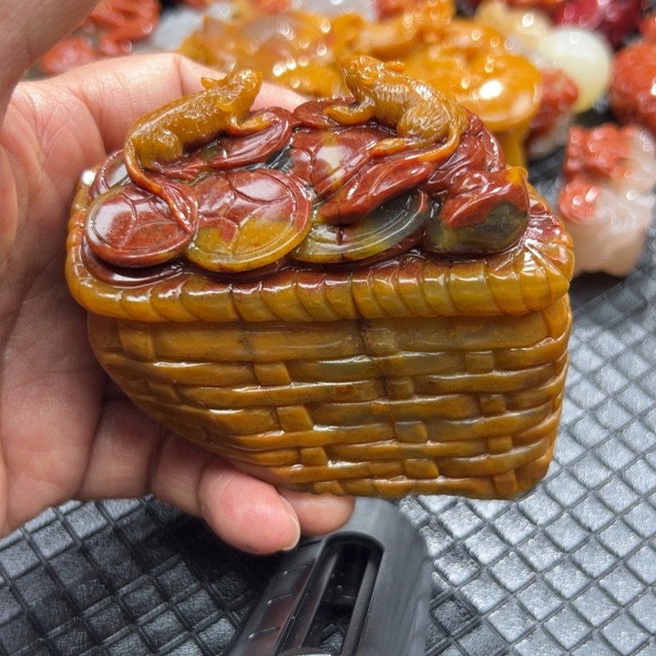 石英质玉（黄龙玉）颈饰未镶嵌河***海