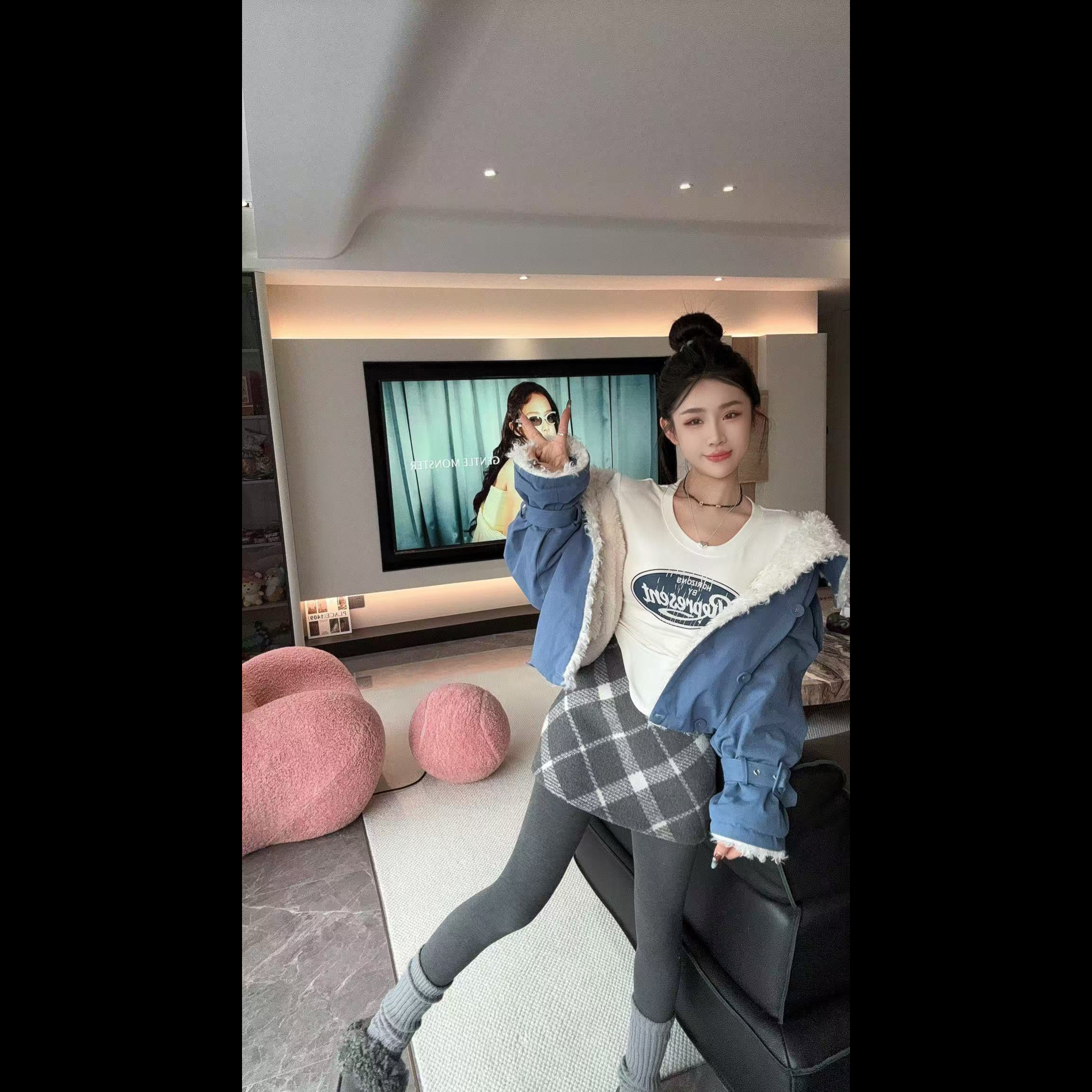 LIN-【沉蓝雾语】加绒蓝图案白T➕灰格子毛呢裙➕蓝翻领外套