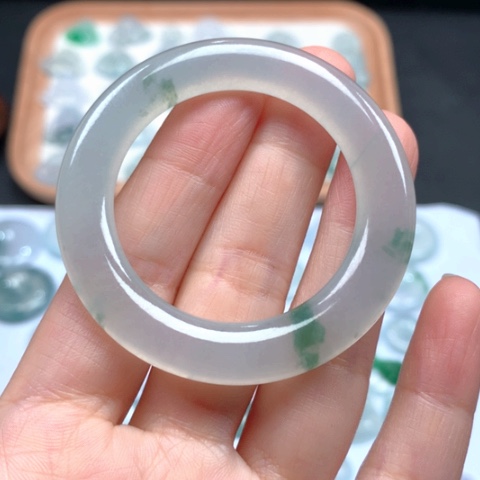 翡翠颈饰未镶嵌冰种飘花平安环