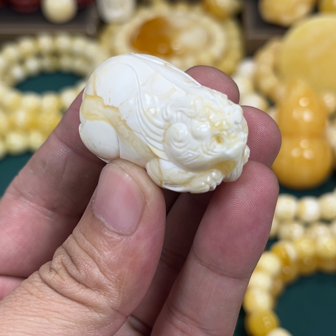 琥珀手链未镶嵌瓷白貔貅