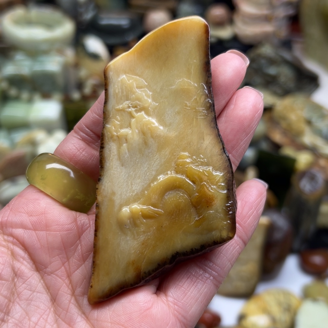 岁***安岫玉未镶嵌颈饰辽阳花玉原皮山水