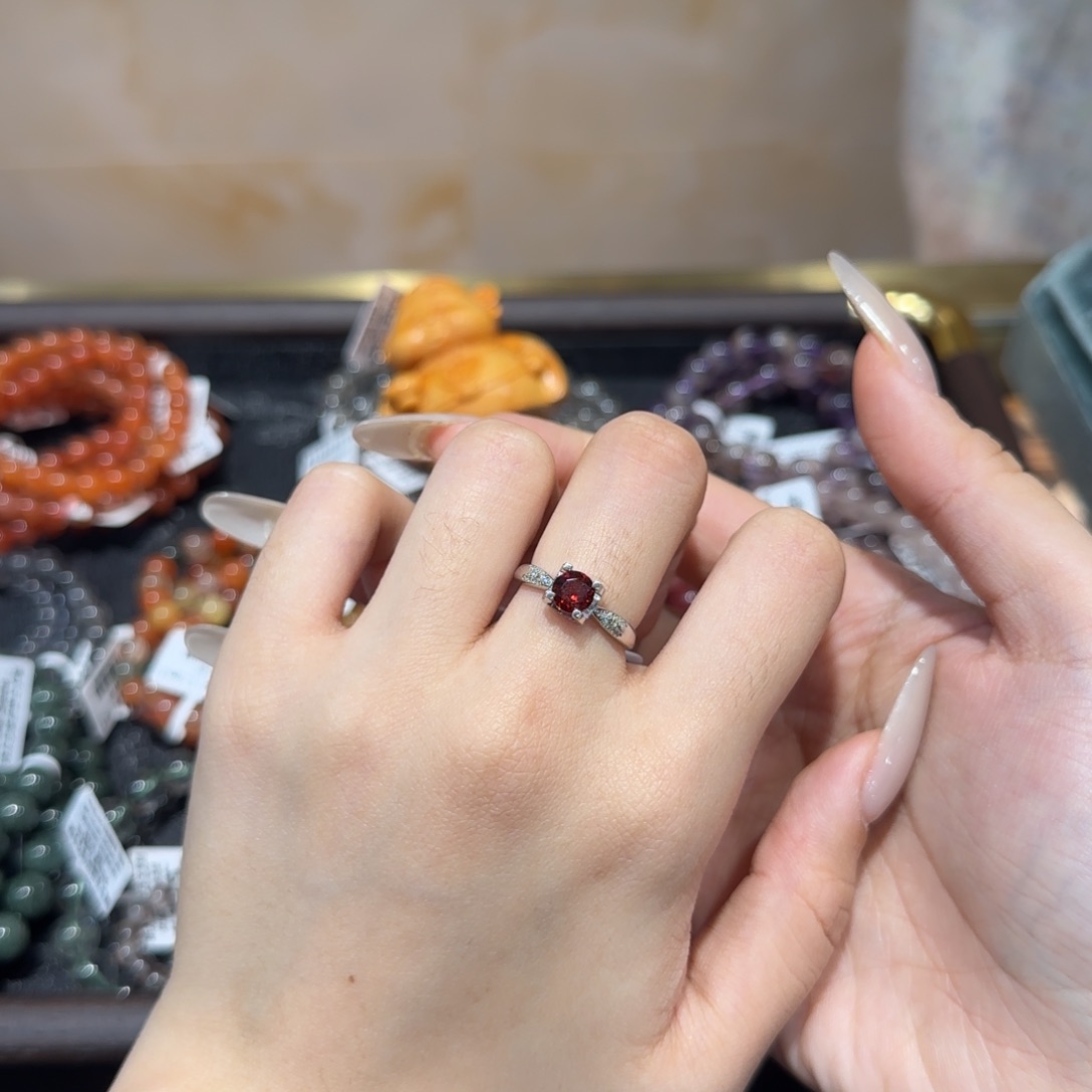 戒指石榴石银S925镶嵌鸽血红
