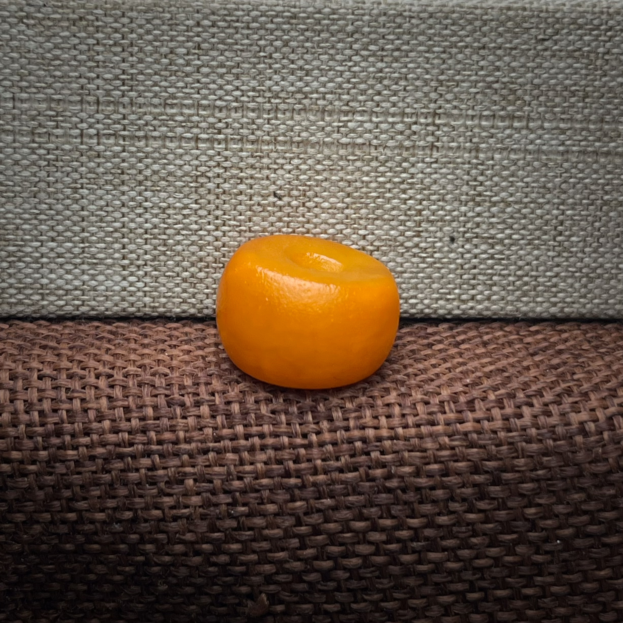 编号12.31老蜜蜡薄切桶珠橘皮老蜜蜡马蹄珠2.91克尺寸12.1×19毫米