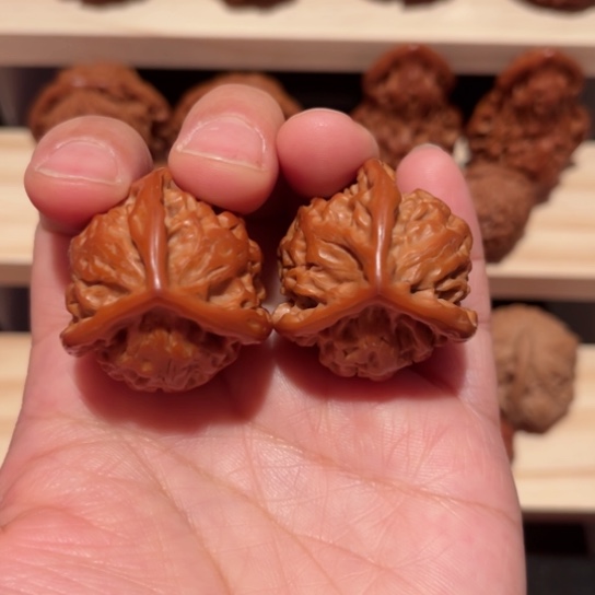 文玩核桃吊坠三棱