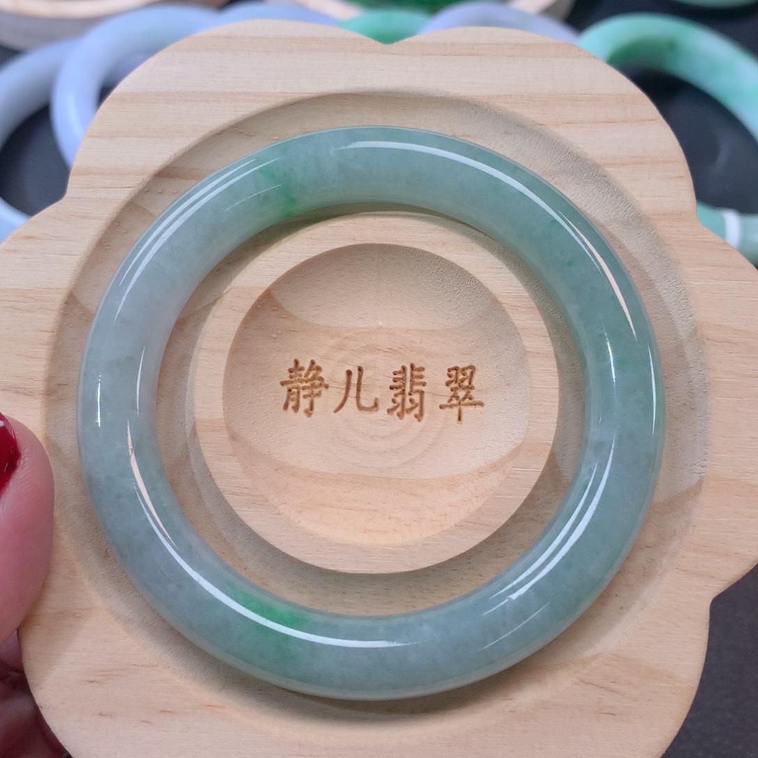 翡翠手镯未镶嵌53圈口