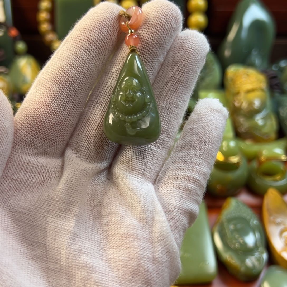 岫岩老玉（透闪石质玉）颈饰未镶嵌