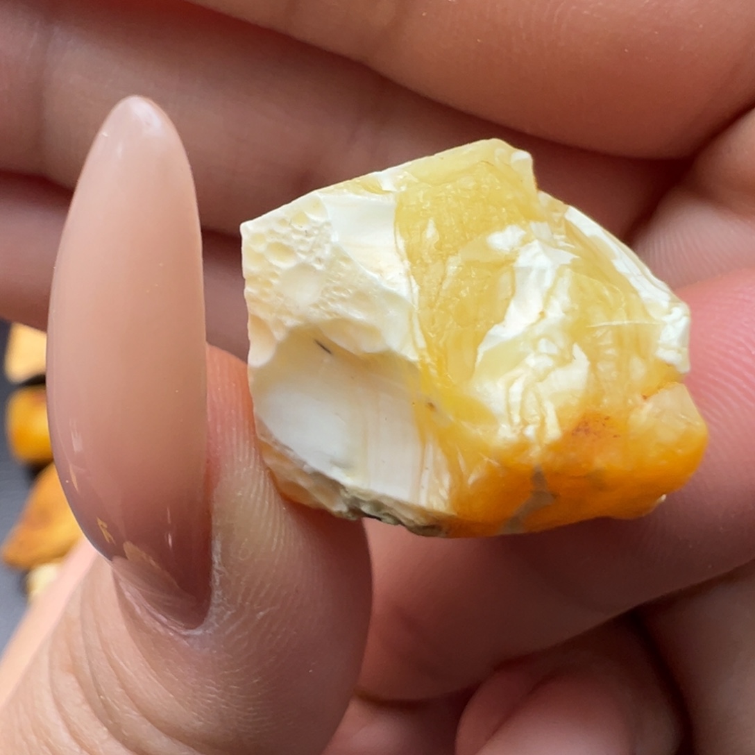 定制琥珀未镶嵌蜜蜡