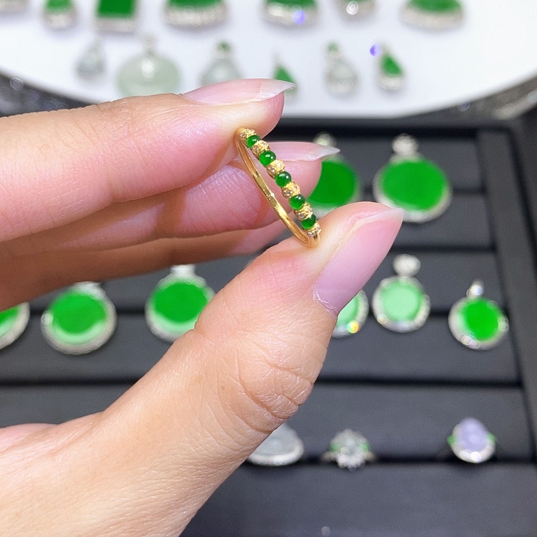 M****翡翠18K金镶嵌戒指