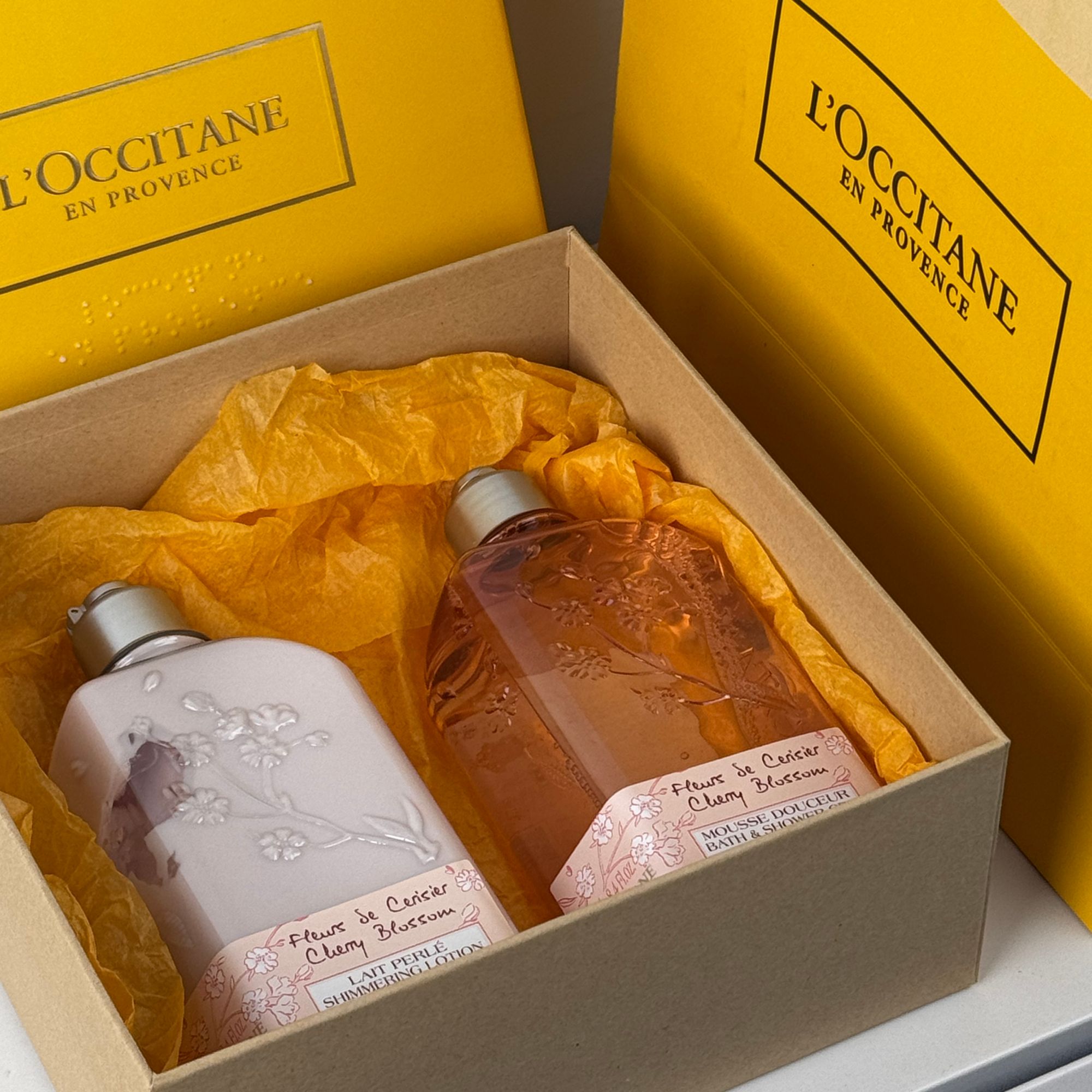 欧舒丹樱花沐浴露250ml/身体乳250ml 礼盒套组