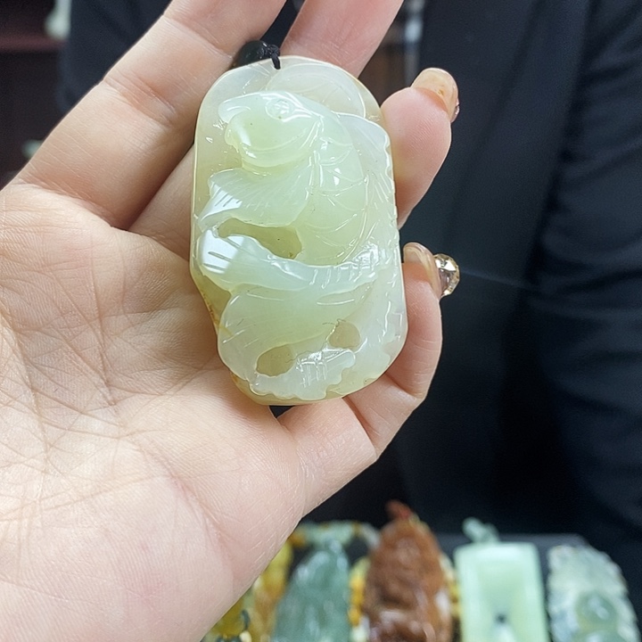 蛇纹石玉吊坠未镶嵌