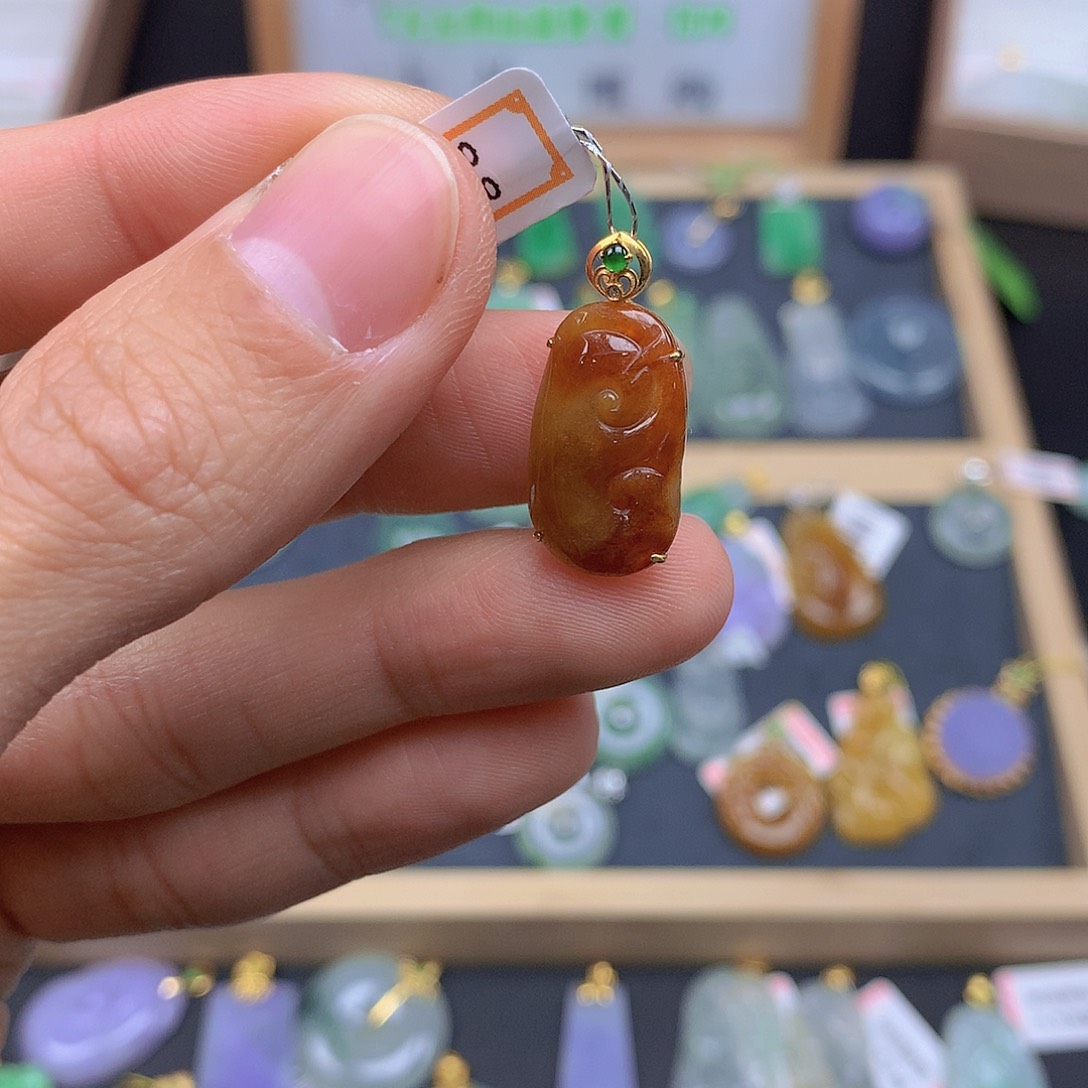 翡翠颈饰18K金镶嵌翡翠