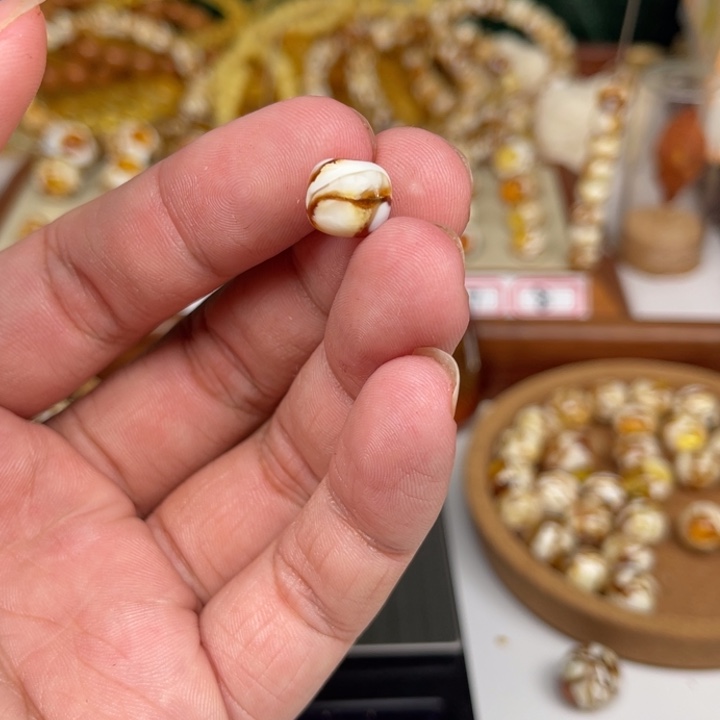 琥珀裸石未镶嵌吕****?65号