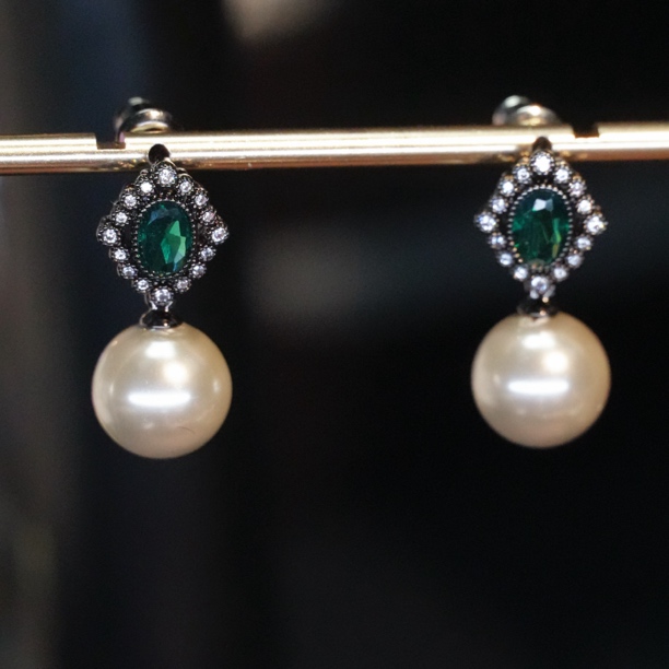 铜合金耳饰 A159法式秋冬女人气质立体优雅女神时尚简约耳环