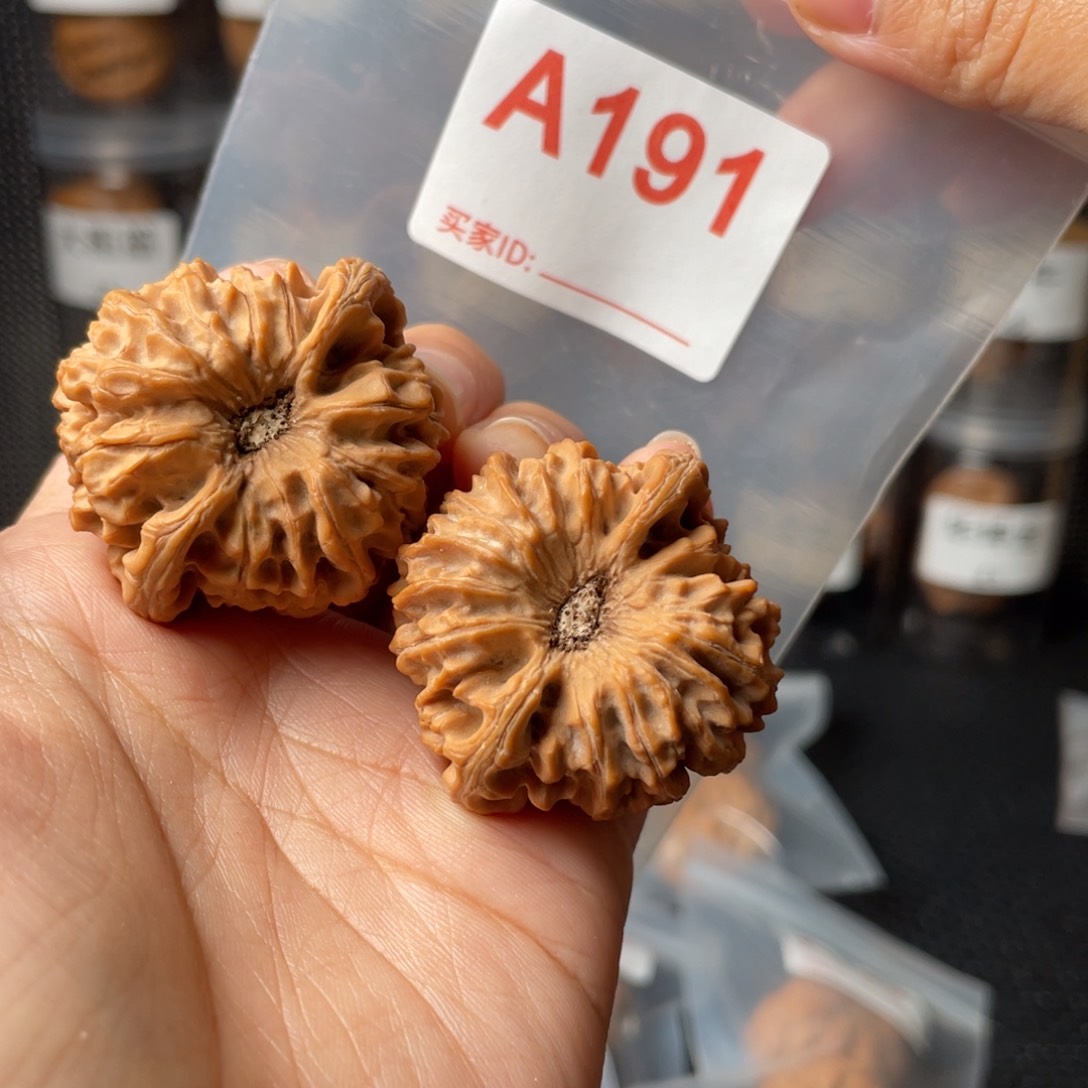 文玩核桃把件39龙门涧