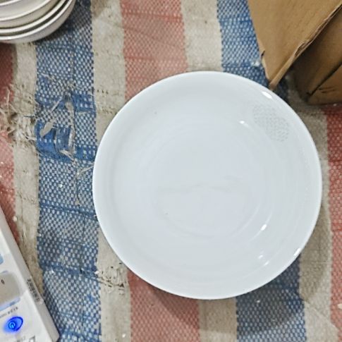 瓷玲珑白色8寸盘6个皮球微瑕疵