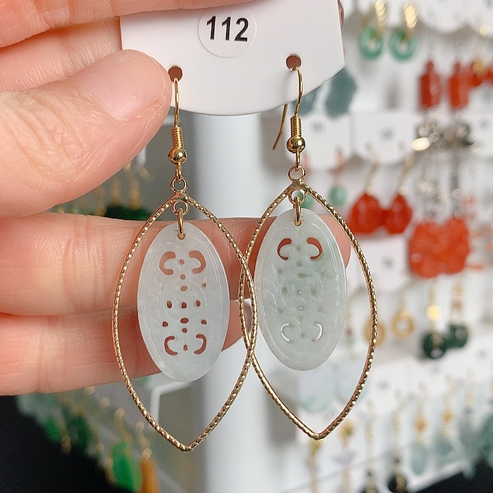 翡翠耳饰未镶嵌翡翠