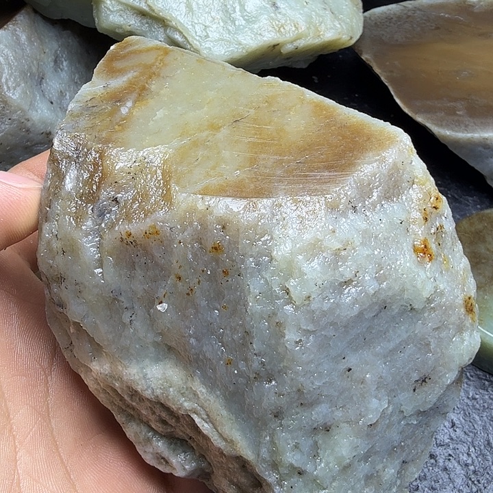 和田玉（糖玉）未镶嵌珠宝奇石