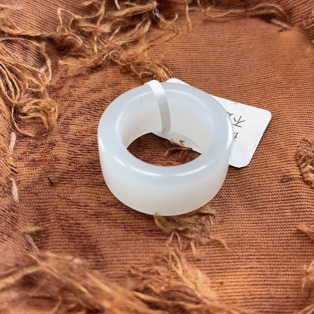 和田玉未镶嵌戒指