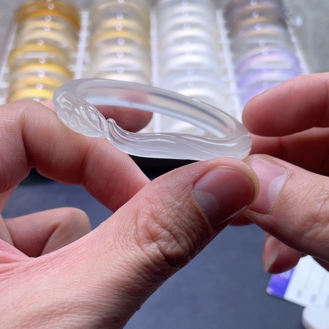 玛瑙/玉髓手镯未镶嵌月****^52.7*9.7*6.7