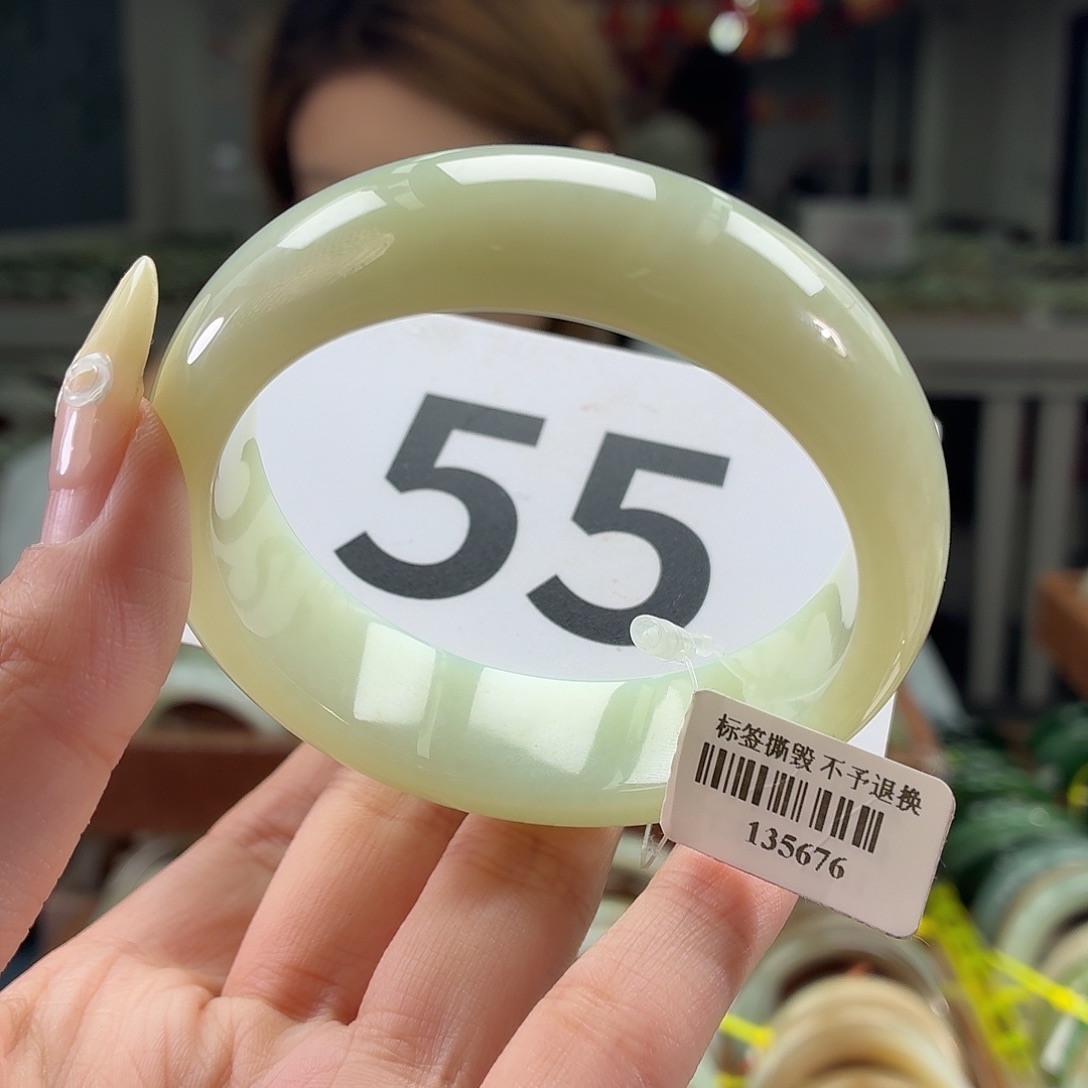 快***婆和田玉未镶嵌手镯