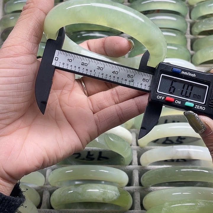 蛇纹石玉未镶嵌手镯253