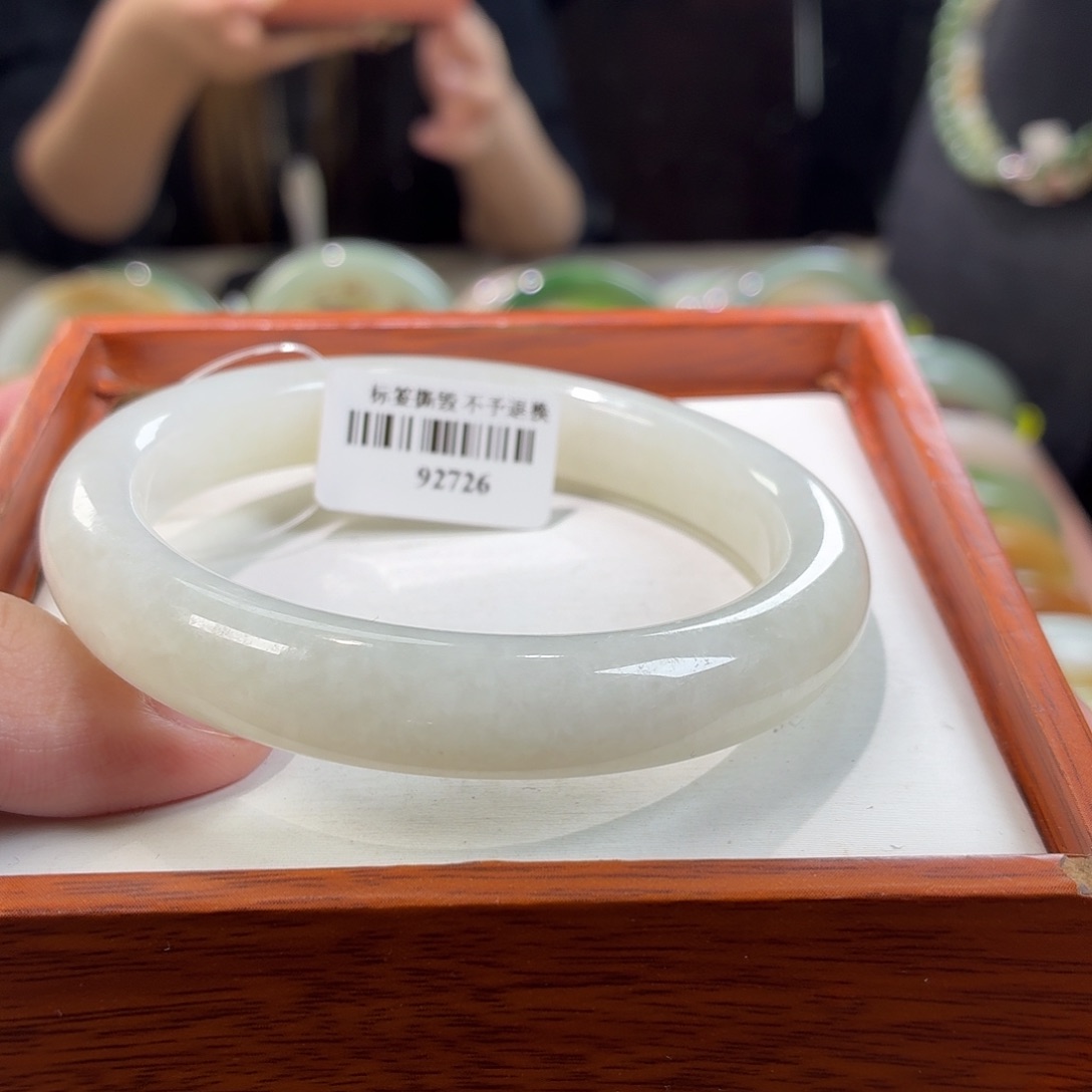 和田玉未镶嵌手镯7