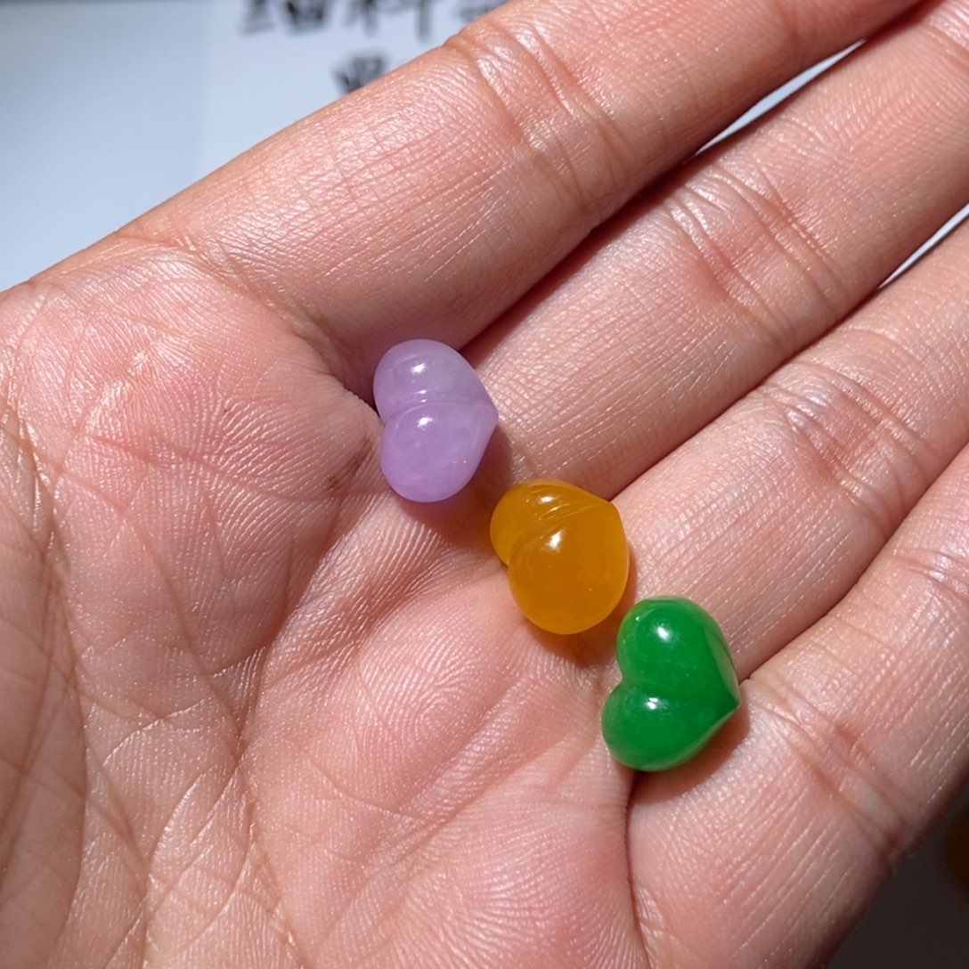 妩***月翡翠未镶嵌颈饰吊坠