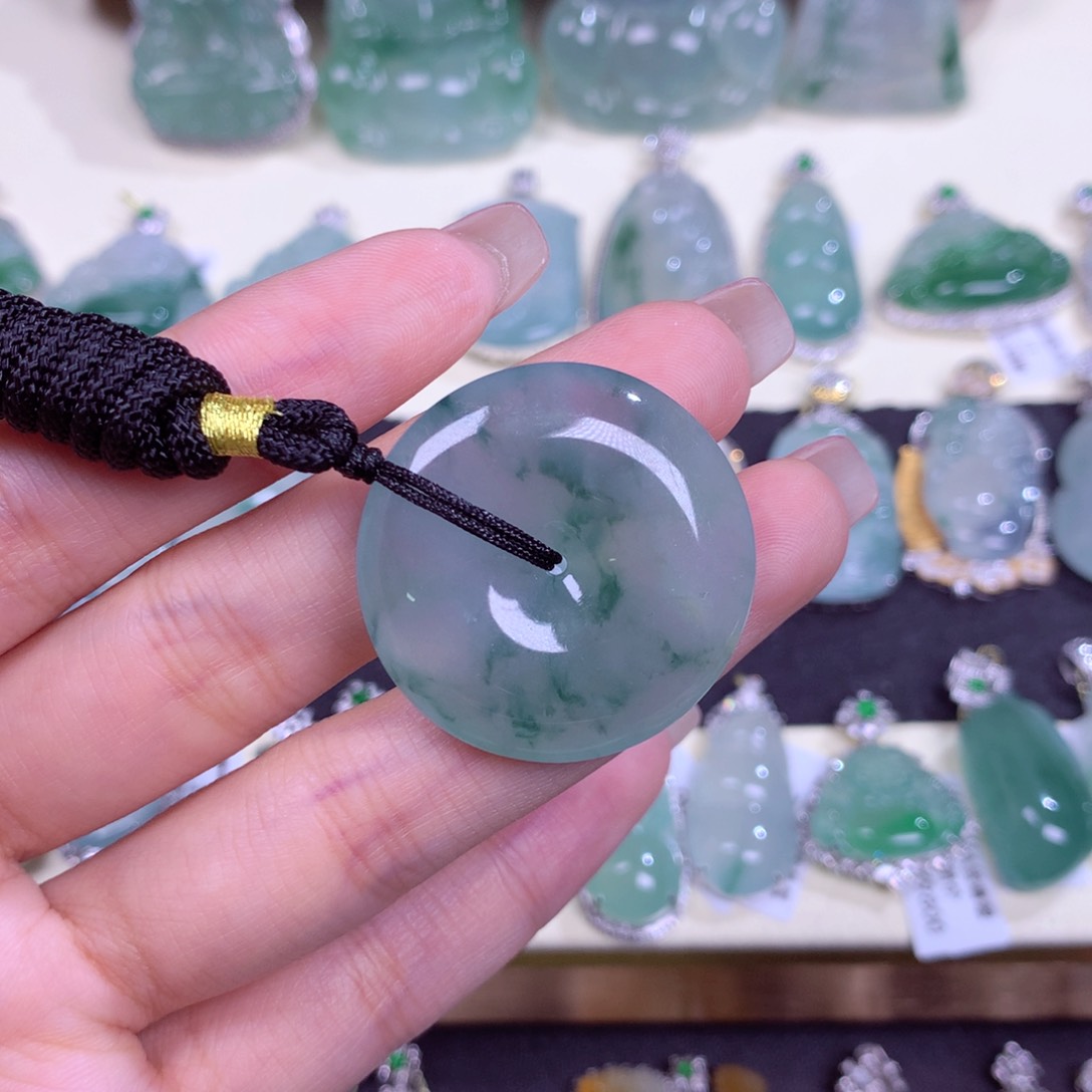 翡翠颈饰18K金镶嵌聂平安扣