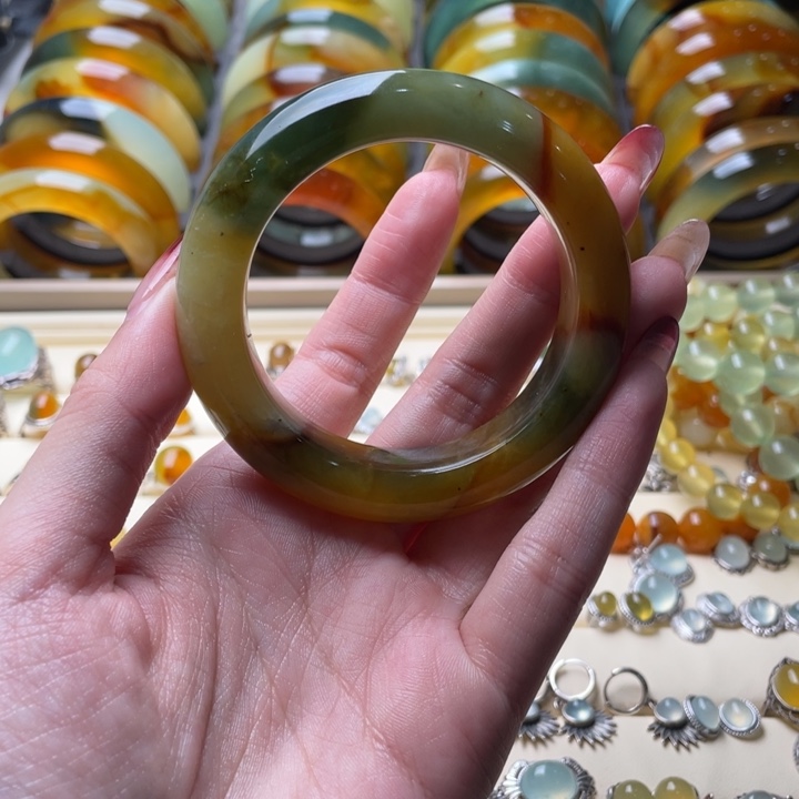 蛇纹石玉手镯未镶嵌52.9