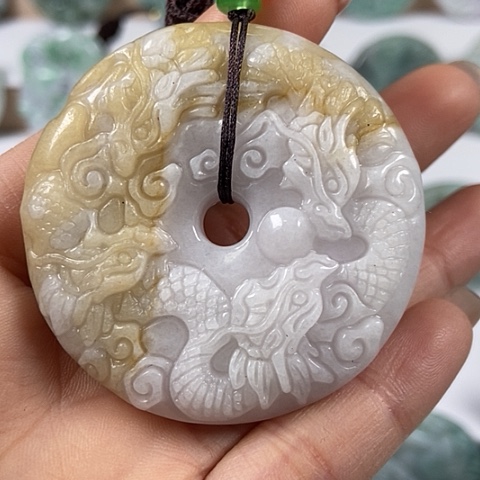 翡翠颈饰未镶嵌九龙扣两面工福利洒黄翡福利