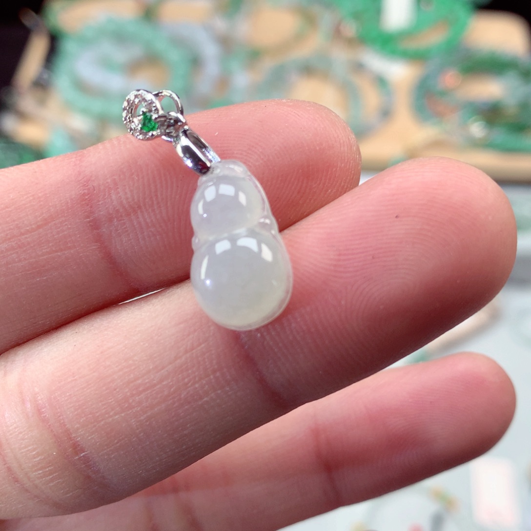 翡翠颈饰未镶嵌翡翠吊坠