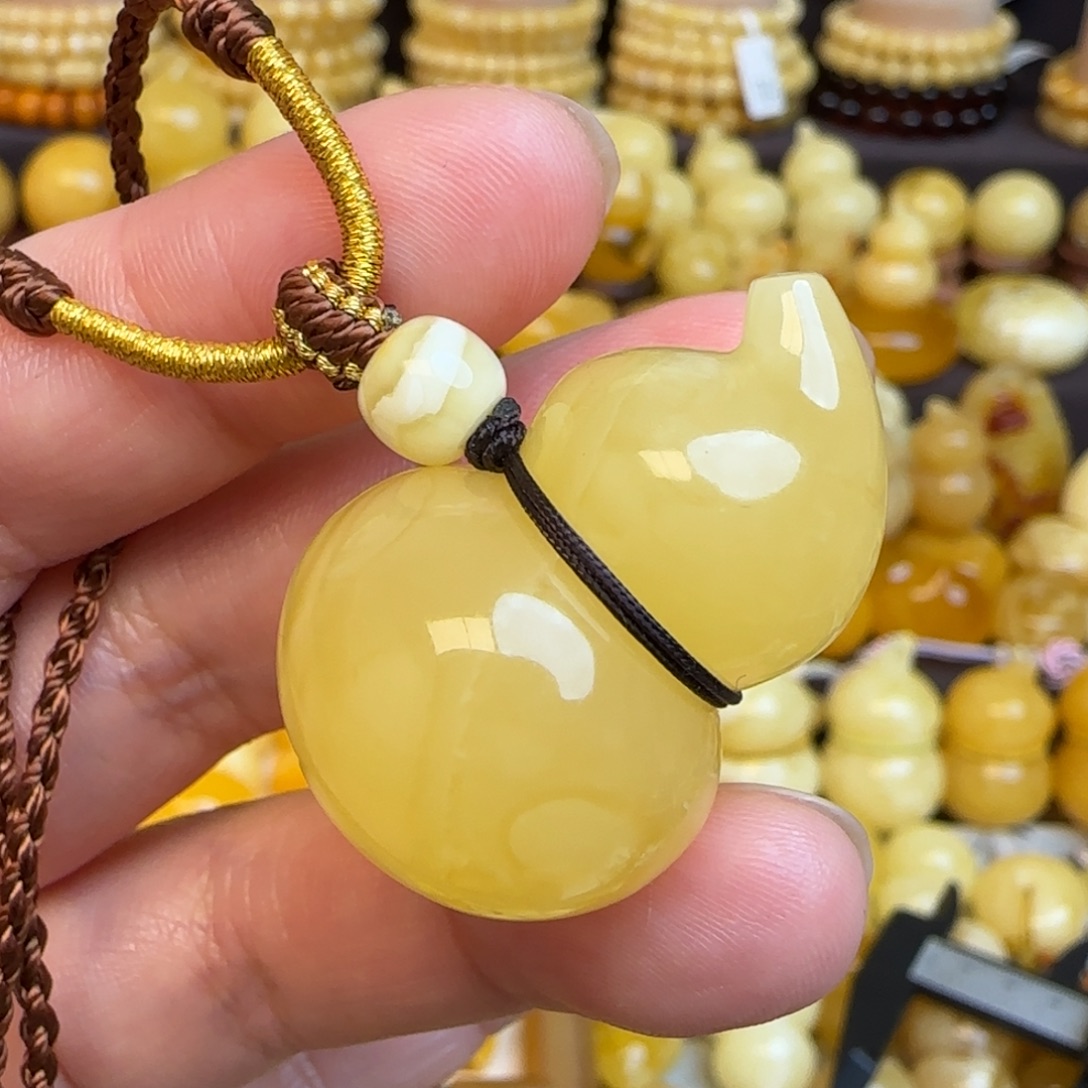 琥珀未镶嵌套链天然鸡油黄蜜蜡葫芦吊坠