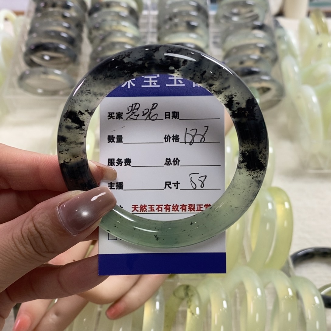 蛇纹石玉手镯未镶嵌嗯****?
