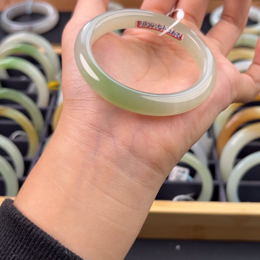 未镶嵌手镯和田玉