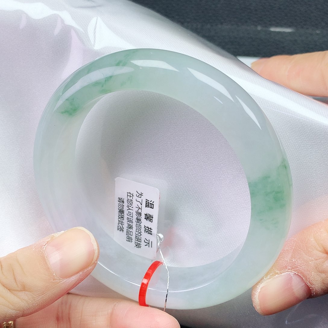 翡翠手镯未镶嵌57圈