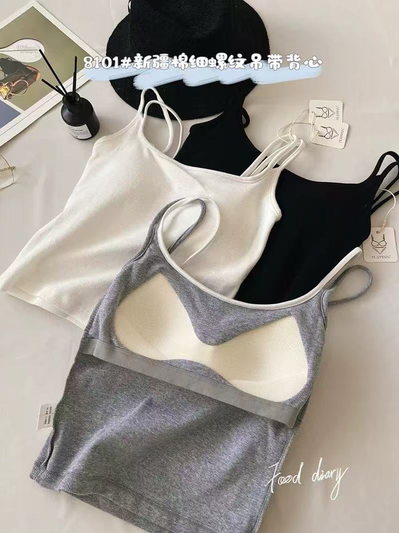 02402 张十柒服饰吊带双肩带方领显瘦一体固定杯假两件棉背心
