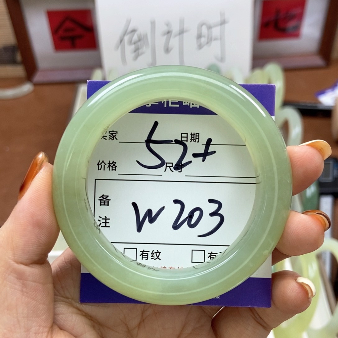 岫玉手镯手镯未镶嵌