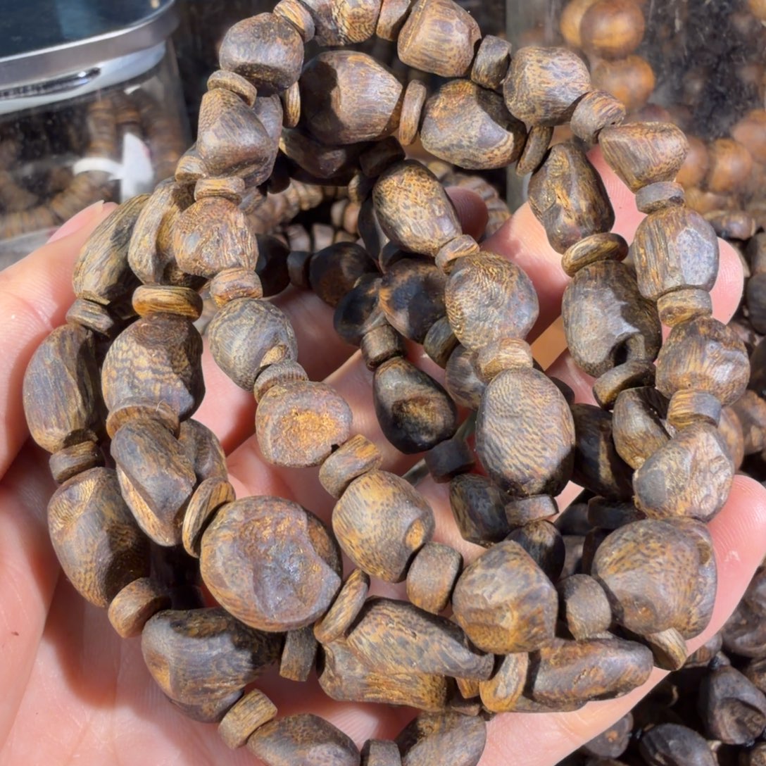 沉香沉香碎屑沉水树丁发一条